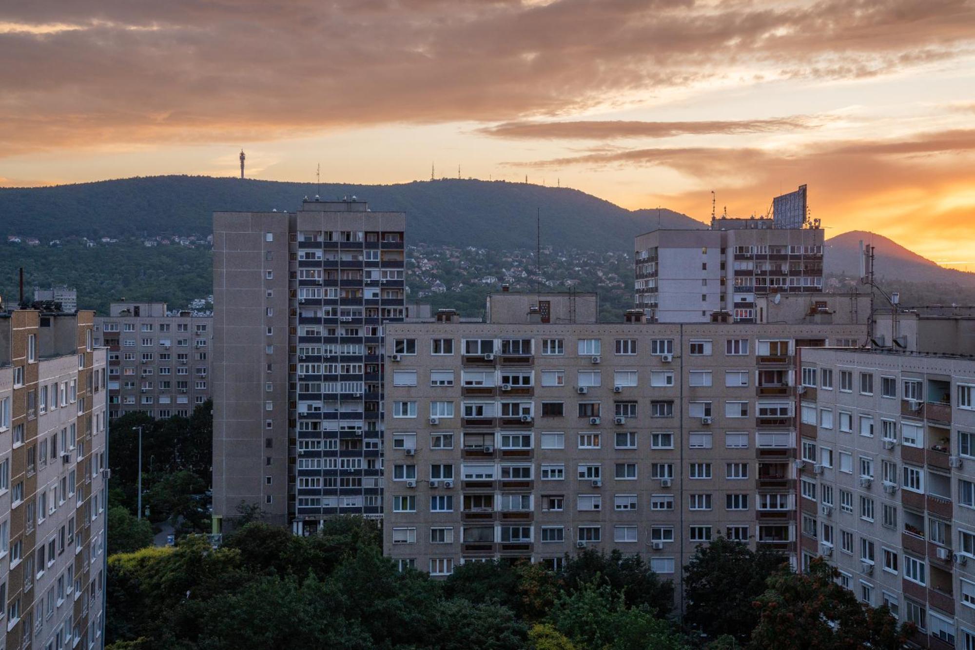 Apartment Waterfront Buda Hills Views&free Parking *
