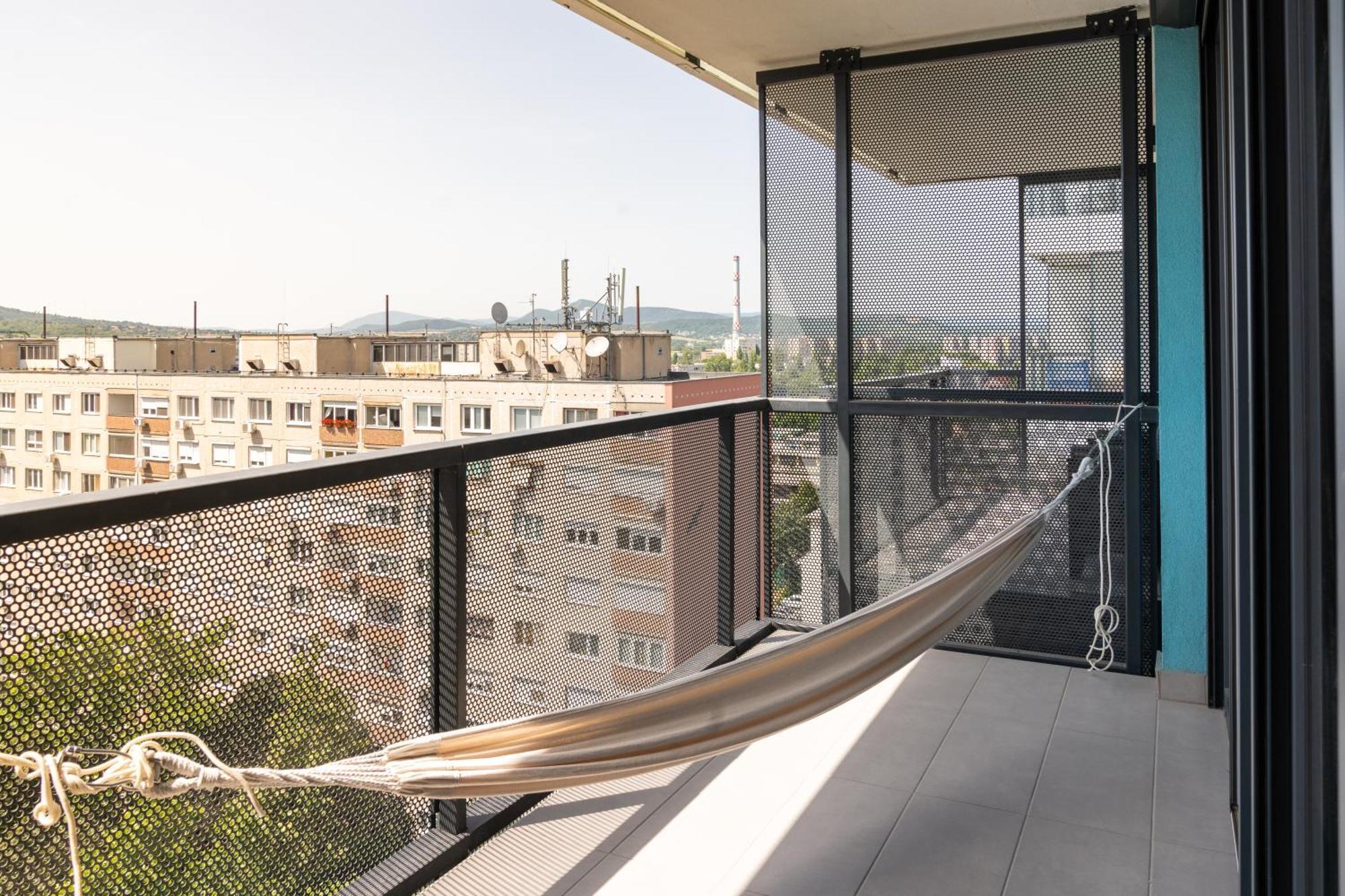 Waterfront Buda Hills Views&free Parking *