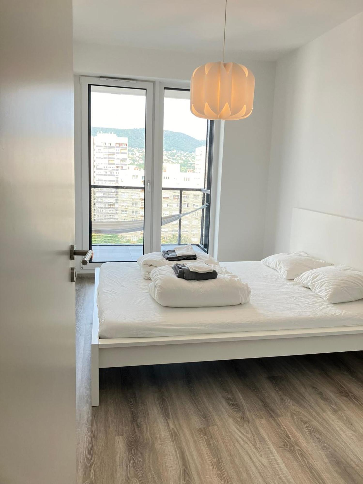 Waterfront Buda Hills Views&free Parking